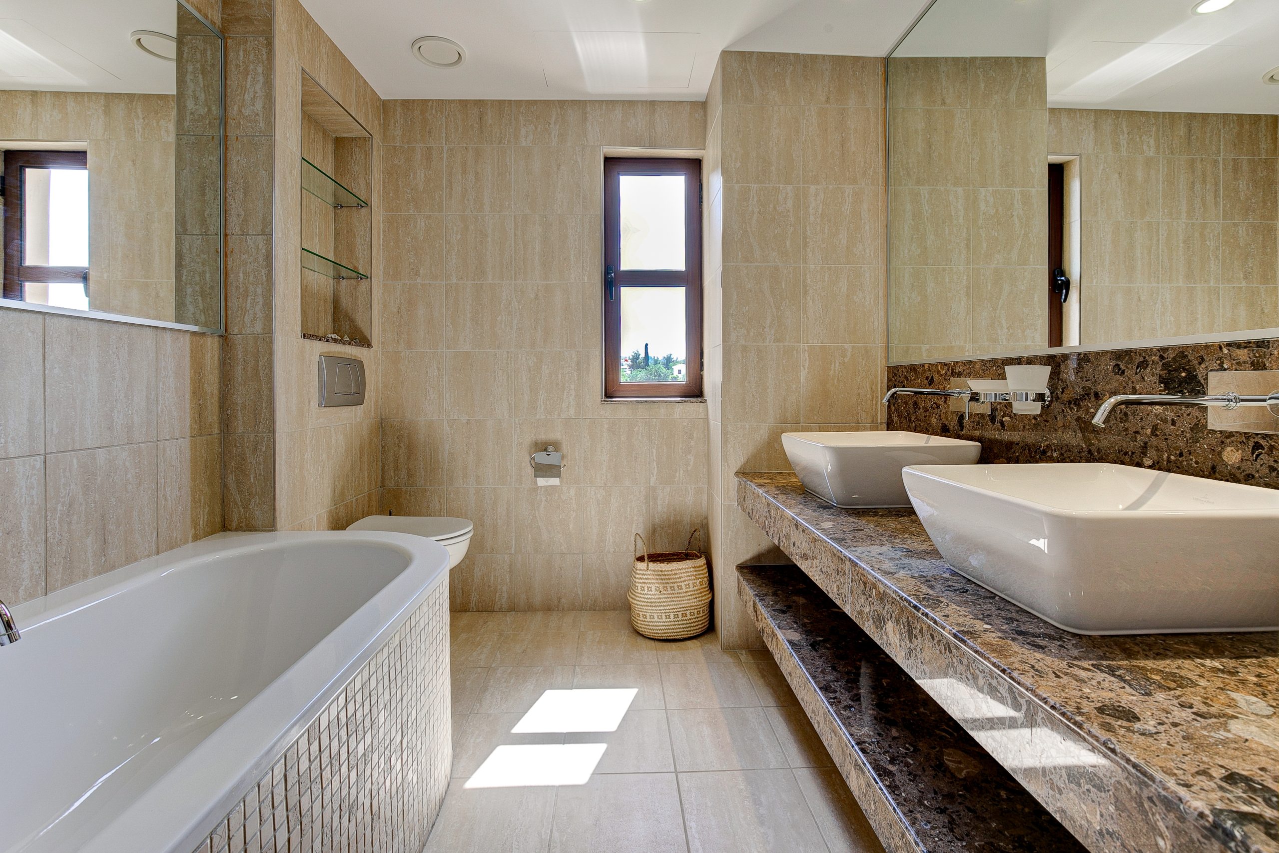 16.MasterBathroom2